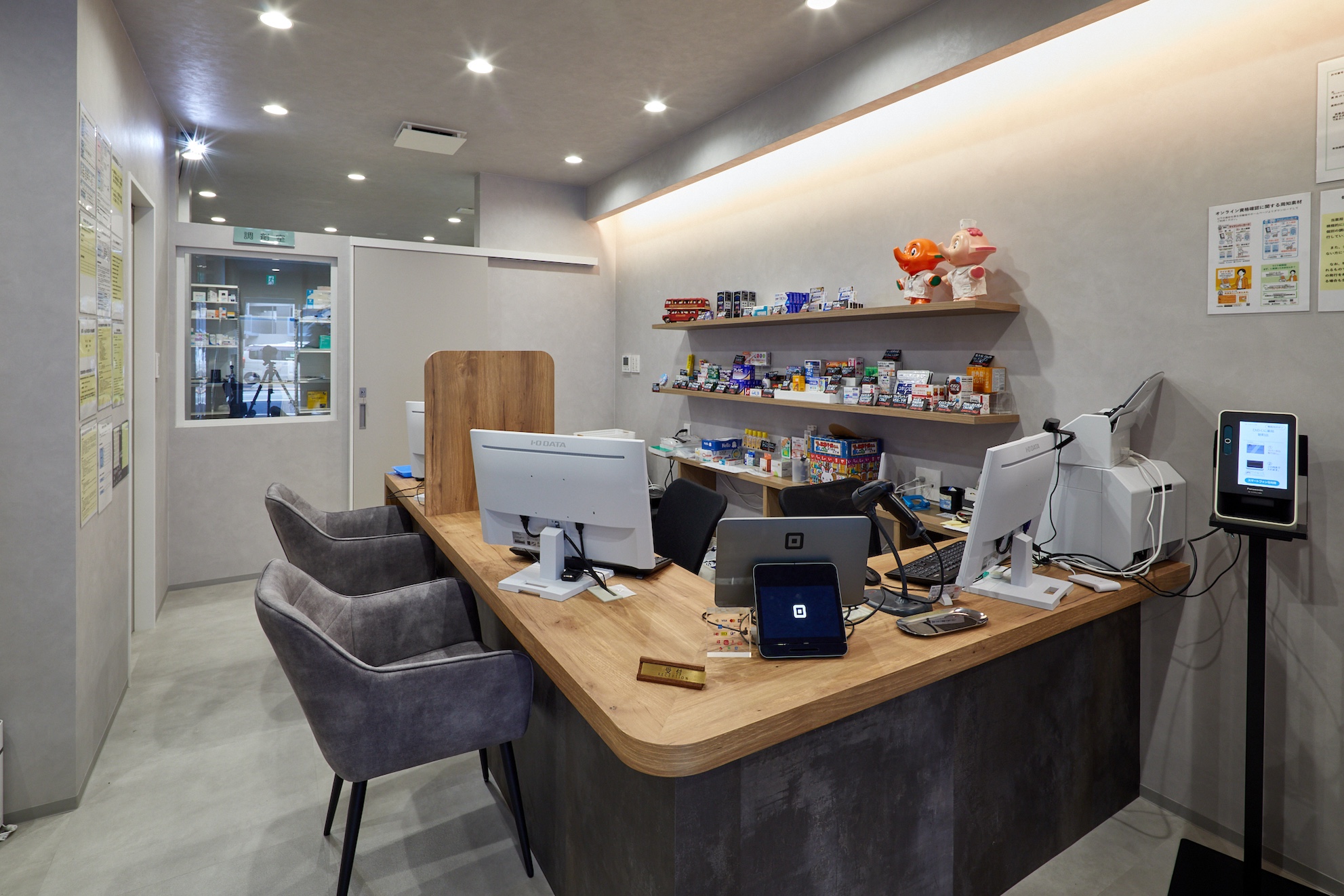 シン・空間研究所の「ひのくに薬局」事例写真